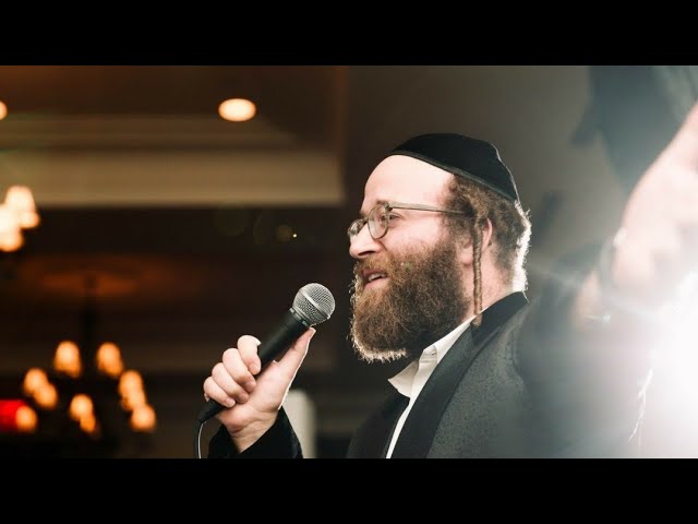Yoely Lebowitz Live: Singing "A Yiddishe Mama" With Child Solo