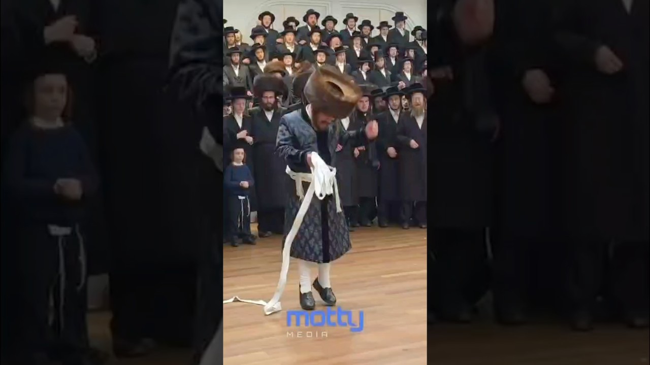 Kretchnif Kfar Ata Rebbe Dancing Mitzvah Tantz | האדמו״ר מקרעטשניף כפר עטה בריקוד מצוה טאנץ