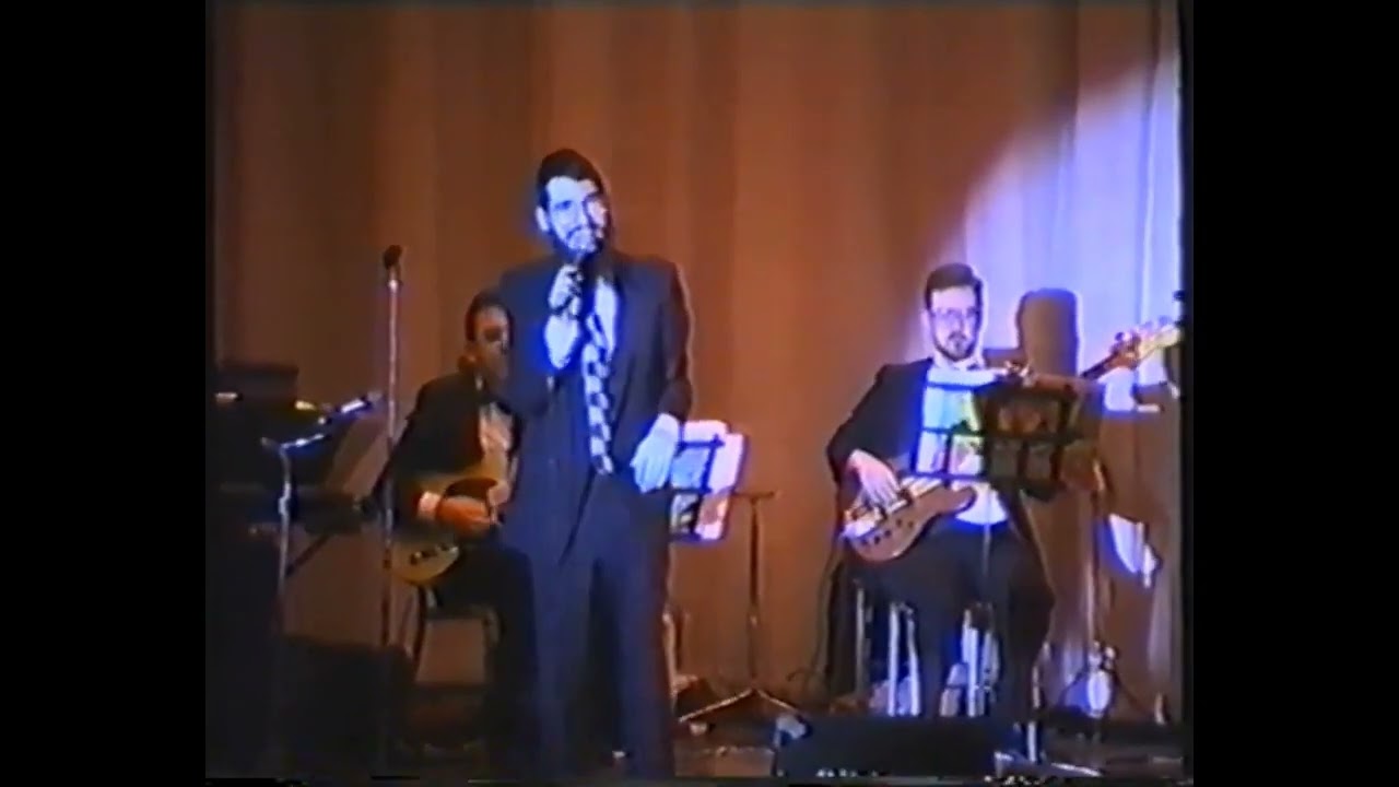 Rare - Unreleased footage - Avremeleh singing `Yismechu` late 80s.