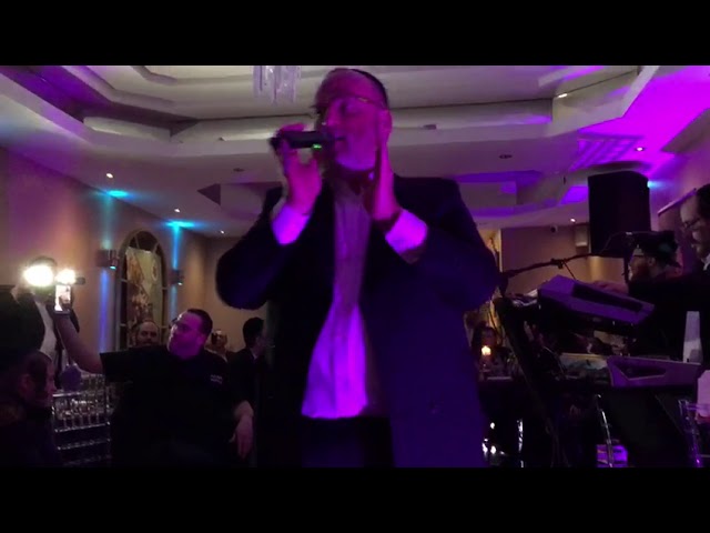 michoel schnitzler rocking the bal shem tov song in london|מיכאל שניצלער בלונדון-בעל שם טוב