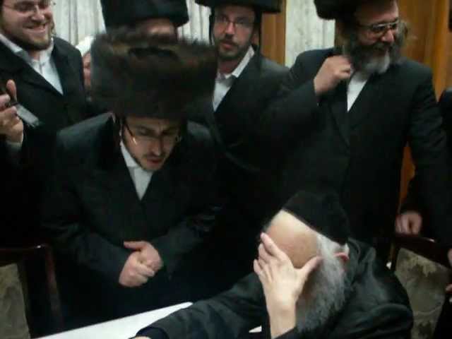 Lipa Schmeltzer Sings For Rav Elyashiv Zt"l 98th Birthday