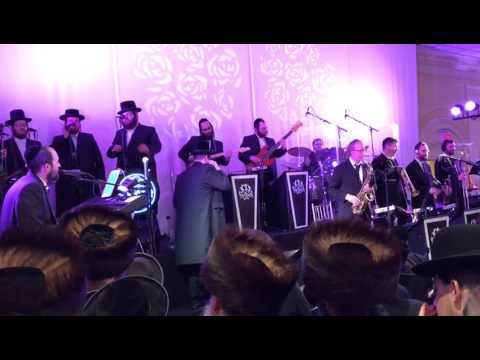 Shmueli Ungar and Shira choir and freilech band starting the 2'nd dance by a wedding with אמת