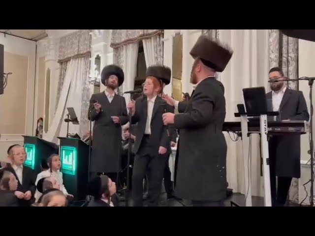 Son Of Yoely Polachek From Zemiros Choir Signing With His father at a wedding of a choir member