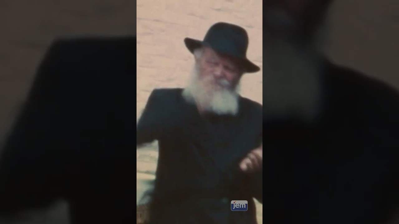 Chassidim sing a joyous Niggun