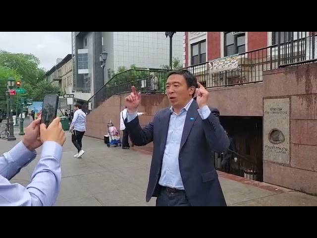 Andrew Yangs Visits Crown Heights on Election Day