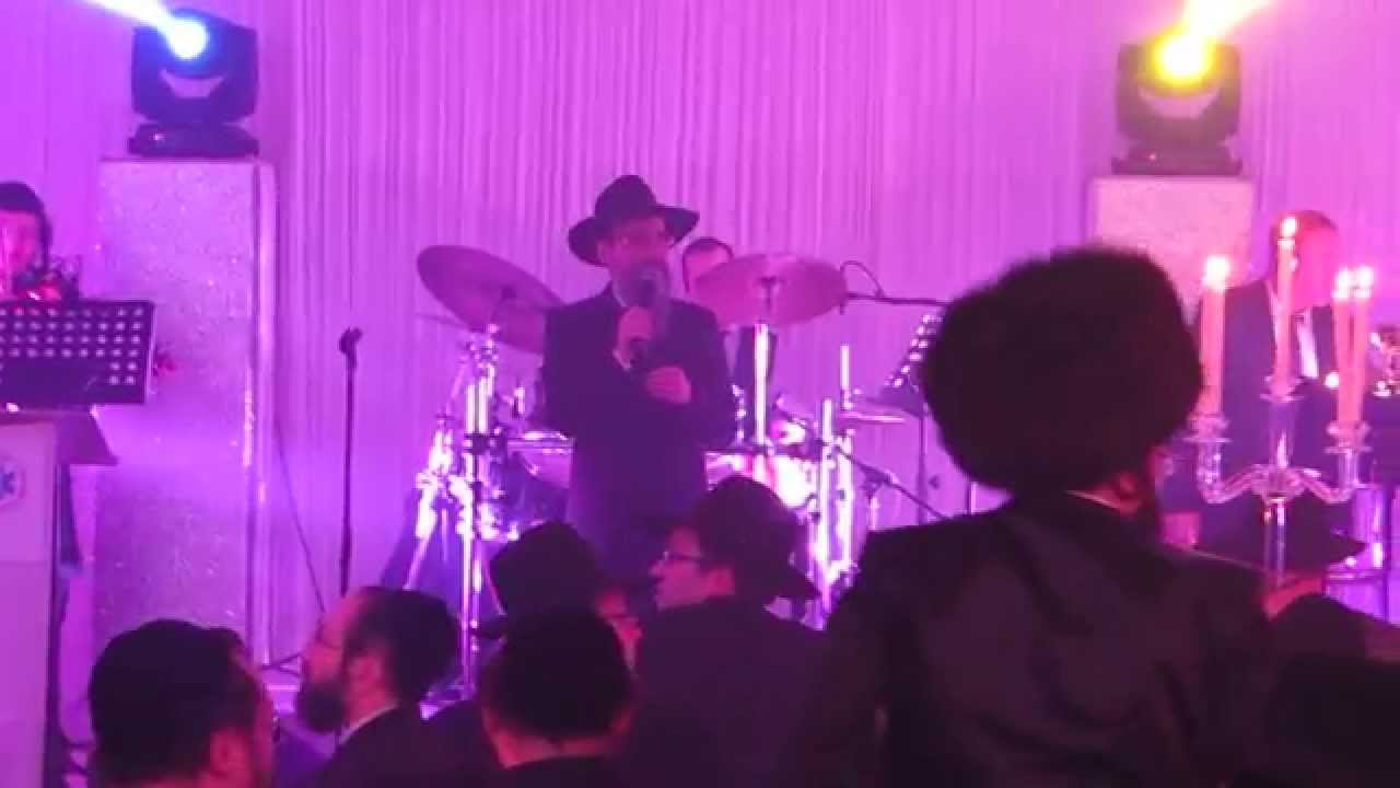 Avraham Fried Sings At Hatzolah Event In London - Aleh Katan Sheli