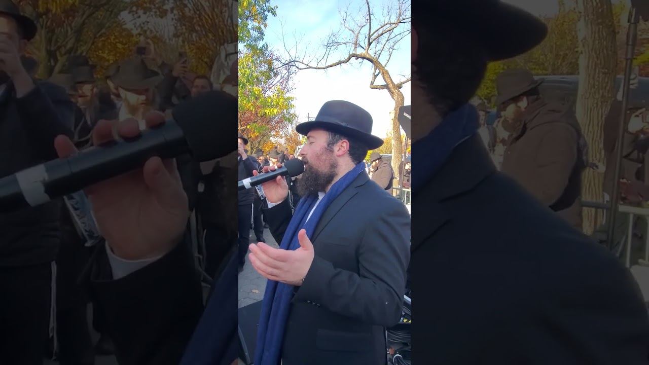 Ani Maamin at the Kinus Photo
