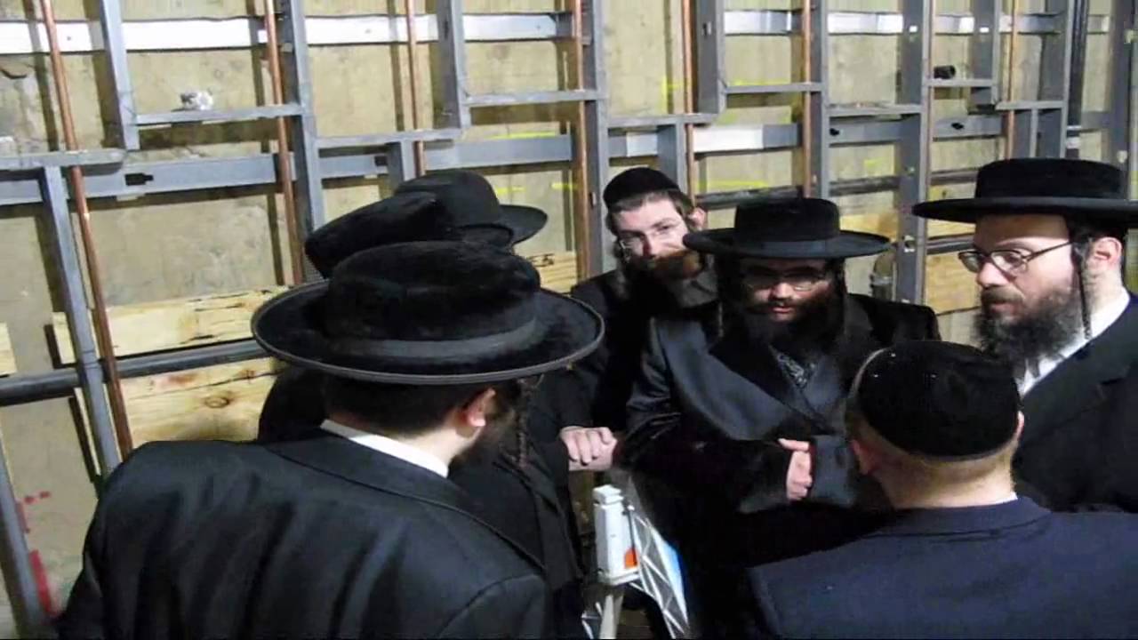 Building the Satmar Mikvah on Skilman 1
