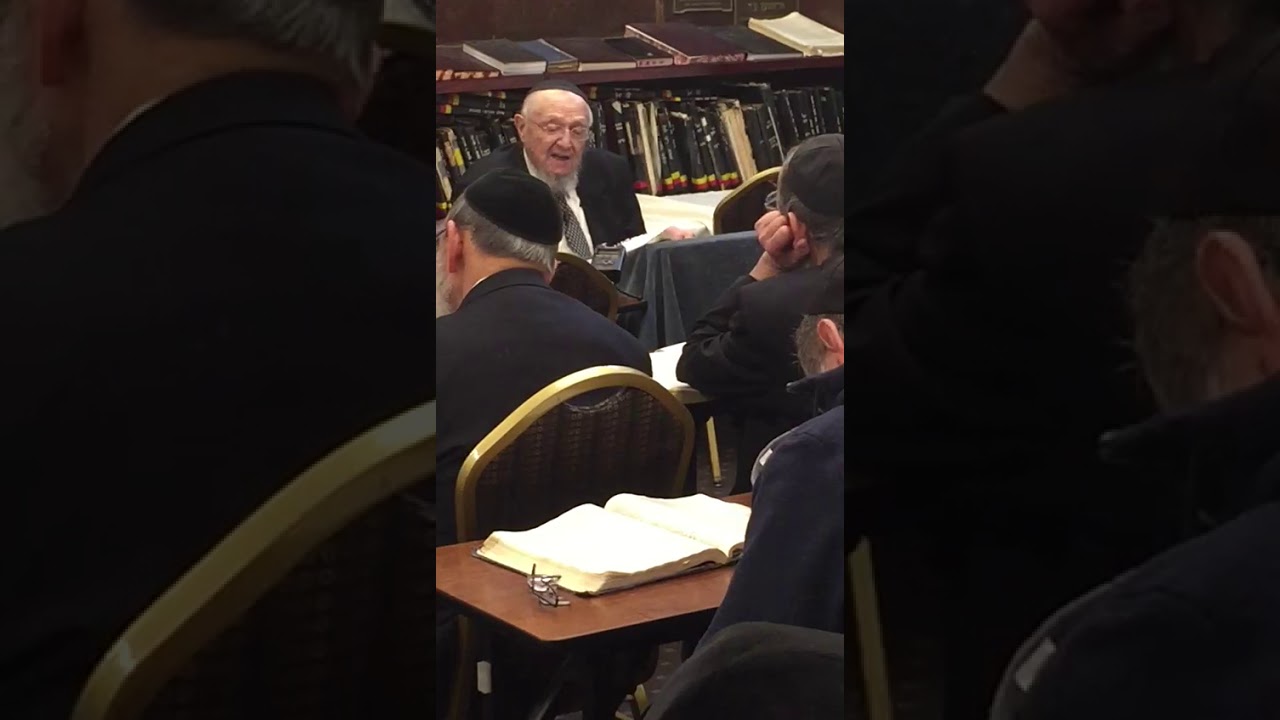 Rabbi Dovid Feinstein ztz"l giving his weekly Chumash shiur