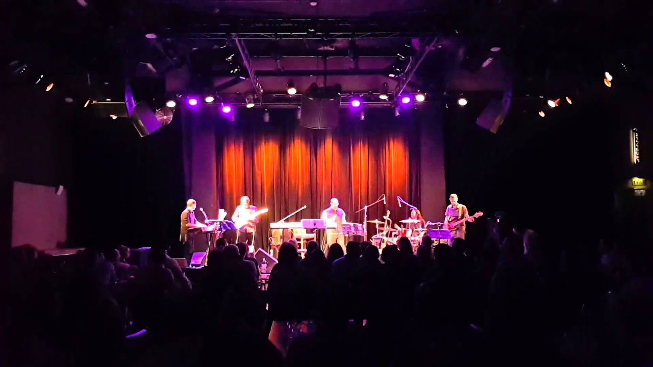 אהרן רזאל // כל אדם צריך - LIVE