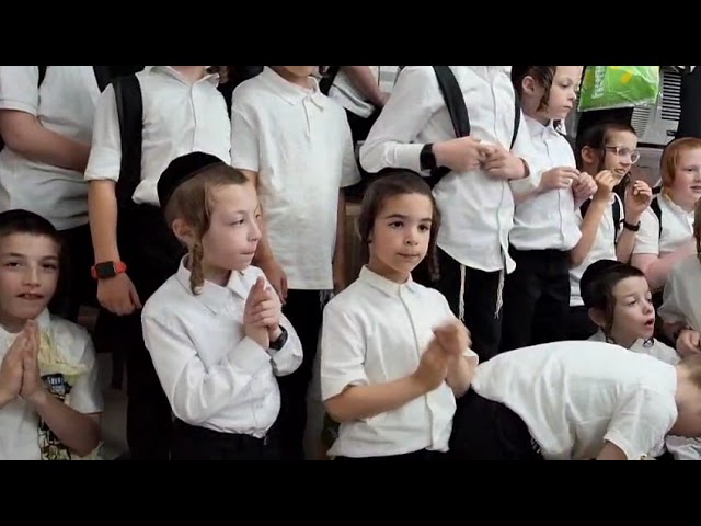 Skver BP Rebbe Visits camp