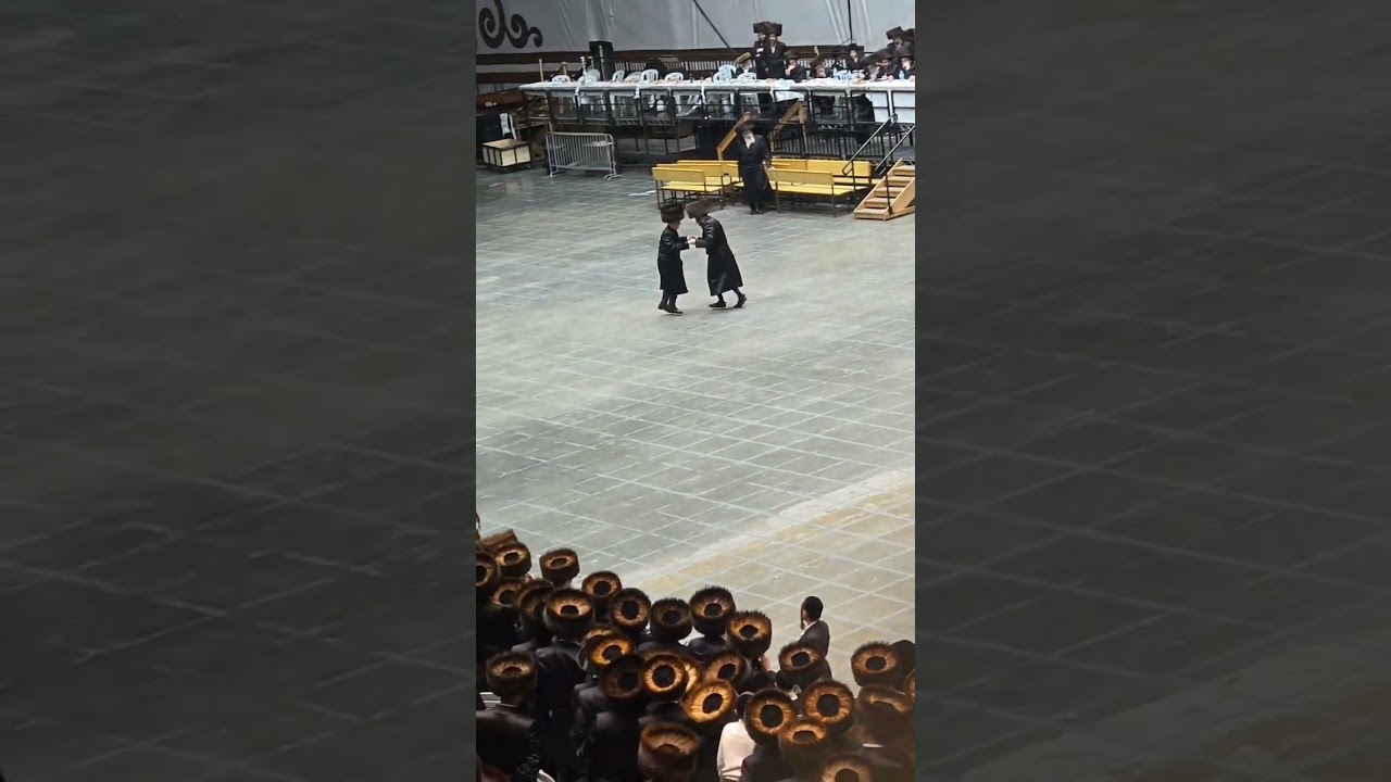 Rachmastrivka Oak and Vain Rebbe dancing Mitzvah Tantz - Elul 5785