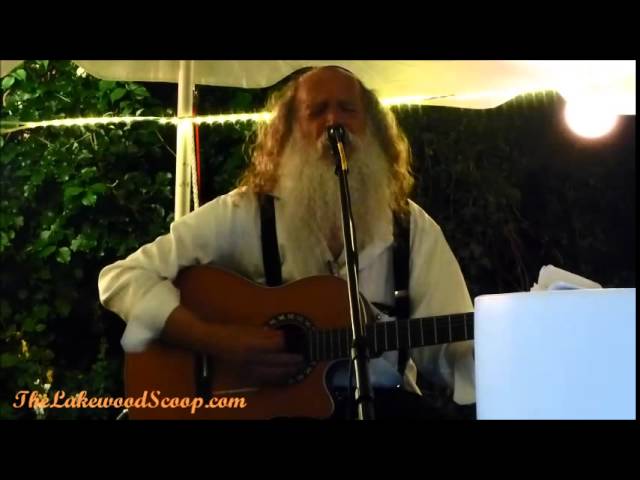 Kumzitz with Yitzchok Fuchs at Renewal in Lakewood