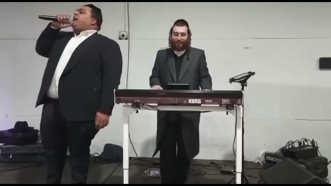 זלמן שניצלער במסיבת חנוכה בלייקווד ישיבת תורת זאב