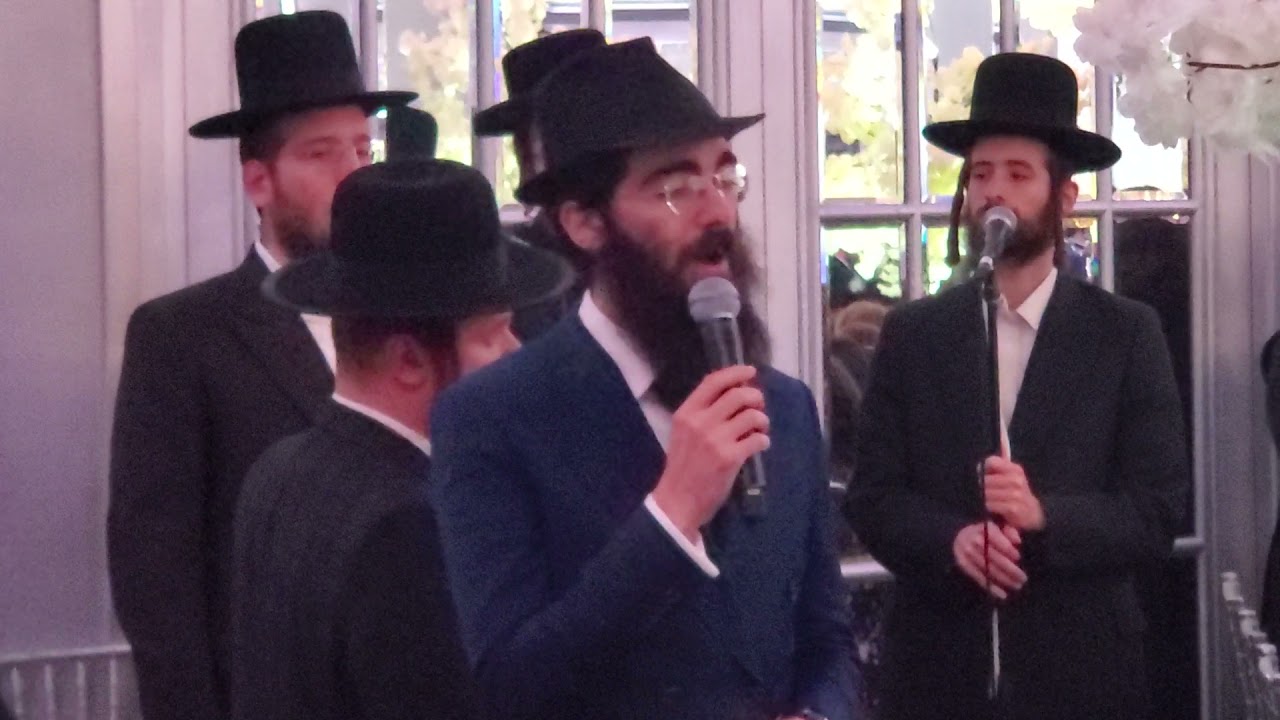Eli Marcus sings Im Eshkochaich at a Chuppa, Amazing Voice