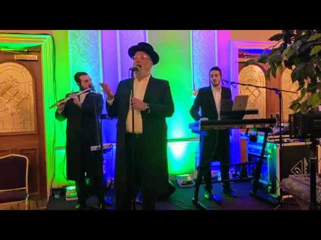 Michoel Schnitzler sings miyom shenechrav at a wedding with Levi Lesin~מיכאל שניצלער-מיום שנחרב