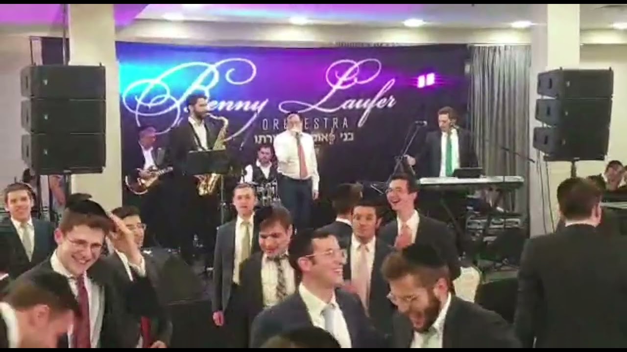 מנדי ג׳רופי עם התזמורת של בני לאופר מקפיצים את רחבת הריקודים בחתונה