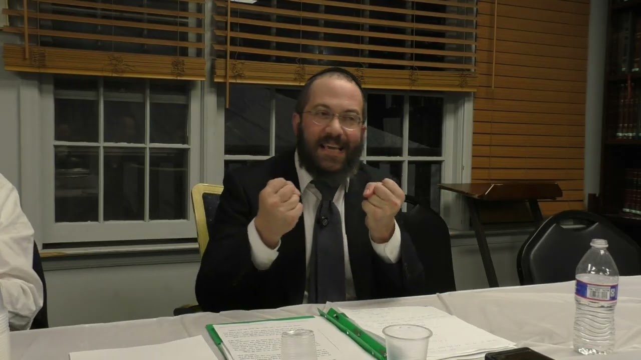 Rabbi Yossie Jakubovics speaking at Mishmar Parshas Chayei Sarah at Scheiner's Shul