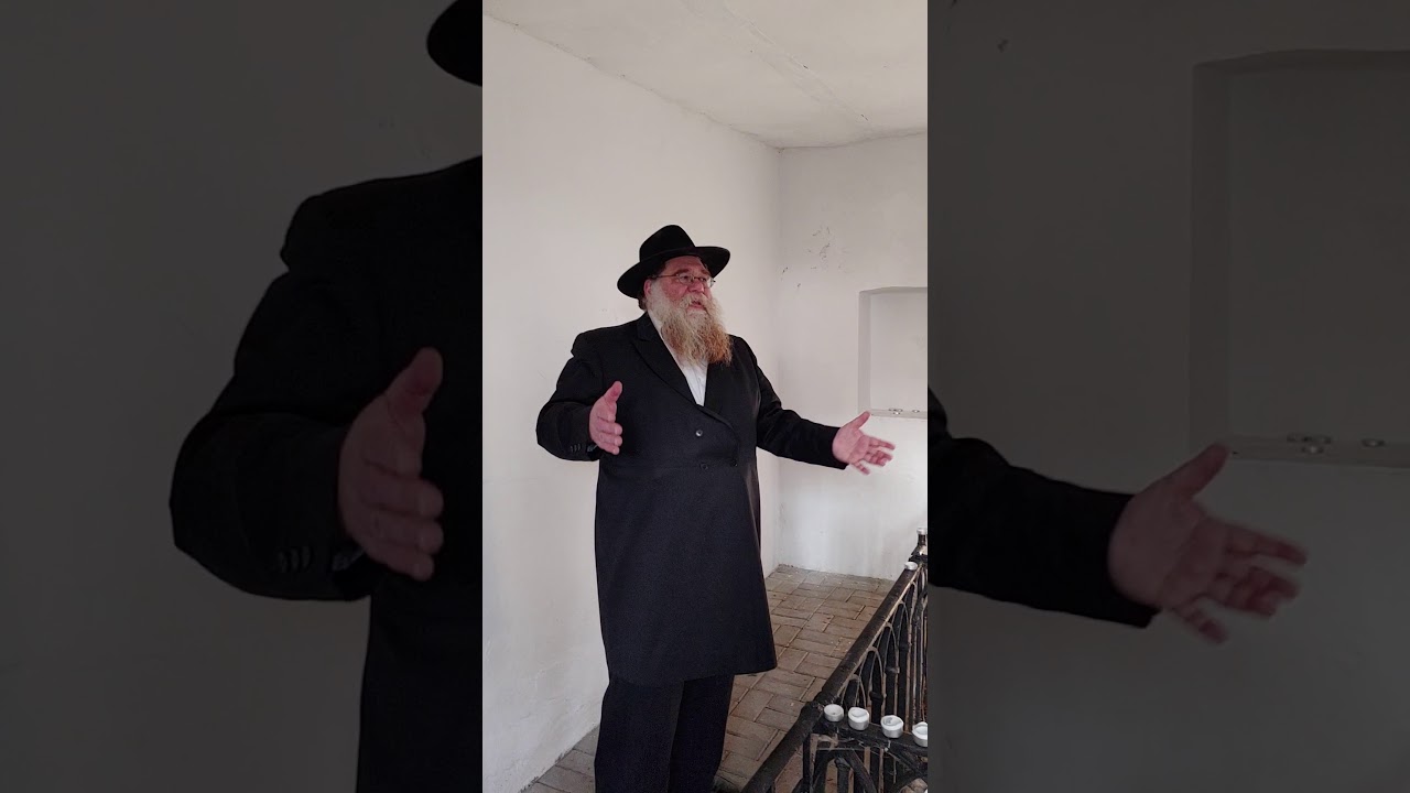 Warsaw Tour w R' Dalfin - Gravesites of Radzminer Rebbes