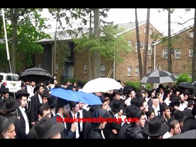 Thousands At Levaya of R' Amos Bunim Zatzal