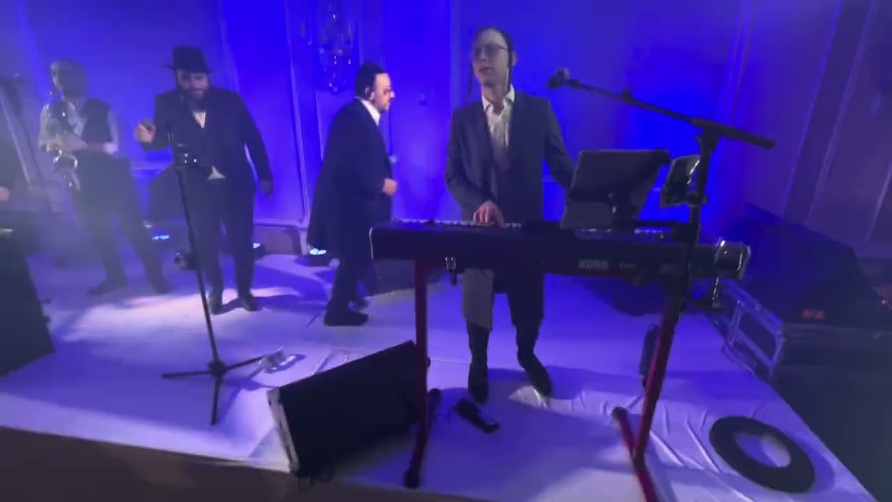 Yossi Shtendig on keys & Yeda & Lipa Baruch Shlom