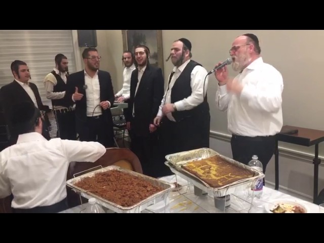 Michoel schnitzler singing with Chilu posin and Motty Miller at a recent private party! Enjoy