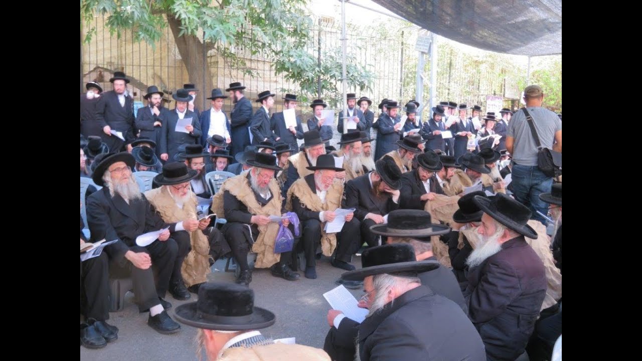 מעמד 'תיקון חצות' בראשות שבעים זקנים מזקני ירושלים מיט שק ואפר