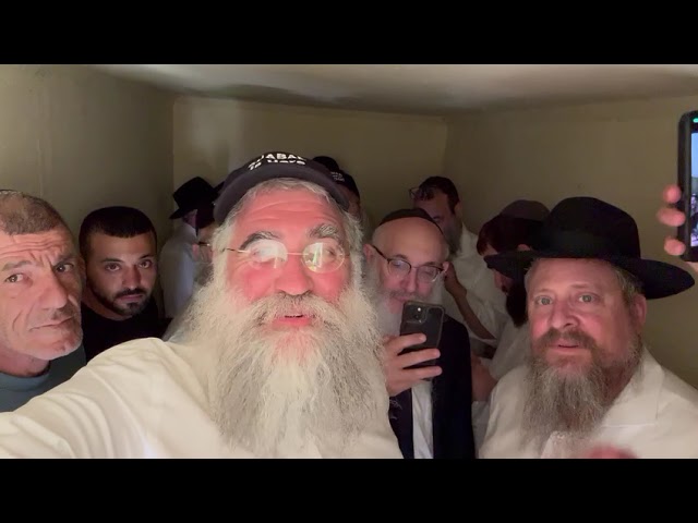 Shluchim Race to Bomb Shelter While Visiting Israel's Wounded
