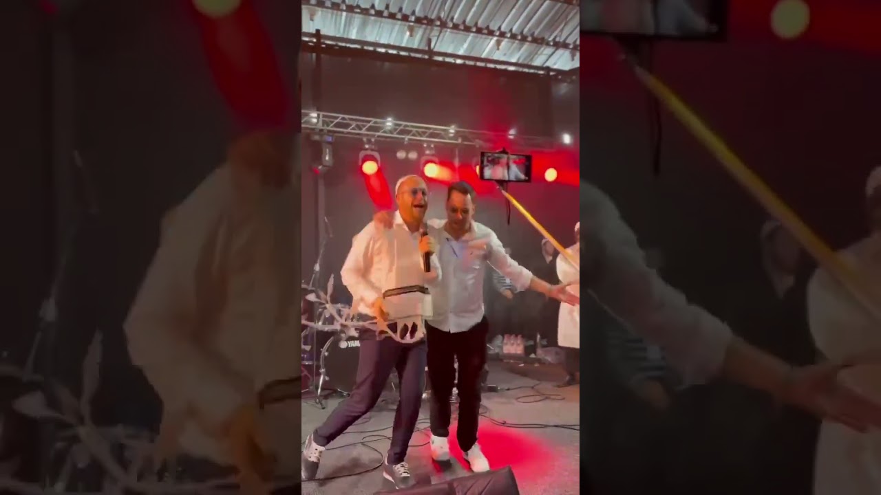 שיר לרבינו עם קהל האלפים במוצאי החג באוהל של שיינר #shmulikberger #music #cover  באומן