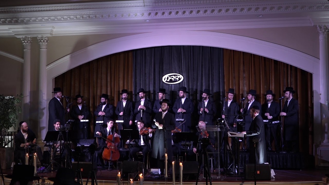 Motty Ilowitz singing his song 'brivele' with Yedidim choir.