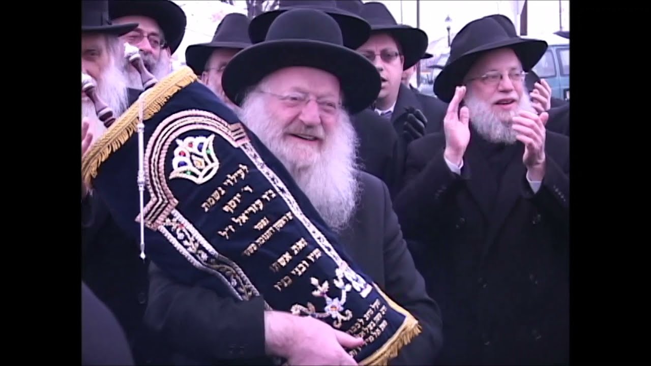 Rav Dovid Trenk ztz"l dancing before Rav Mattisyahu Salomon at Hachnosas Sefer Torah in Carteret, NJ
