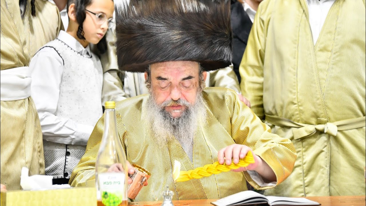 Lelov Rebbe Making Havdalah Motzei Shabbos In Boro Park