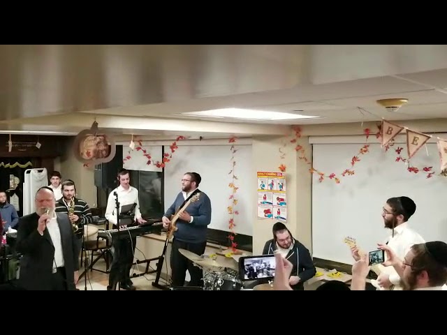 Michoel Schnitzler rocking at a lechires event!