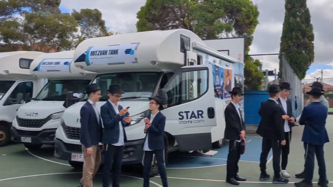 Melbourne Mitzvah Tank Parade - Yud Alef Nissan 5786