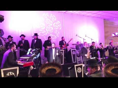Shmueli Ungar and Shira choir and freilech band rocking the house #1