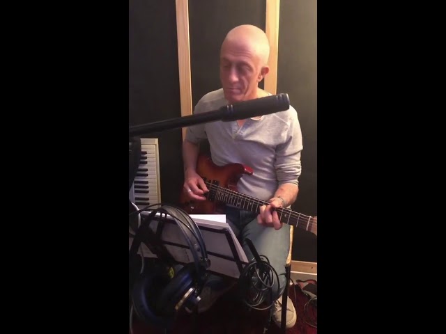 Behind the scenes - Veapil Techinuti - Avi Singolda recording guitar | מאחורי הקלעים - ואפיל תחינתי