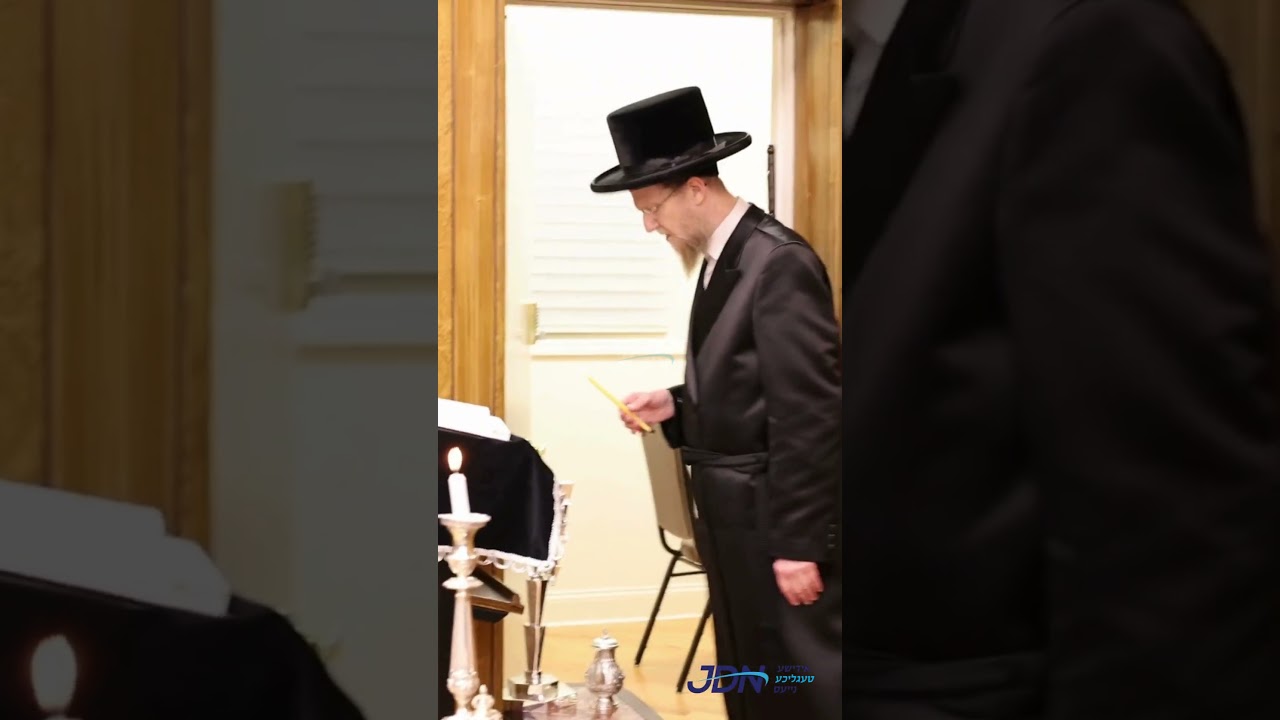האדמו"ר מאלכסנדר ביי הדלקת נרות חנוכה