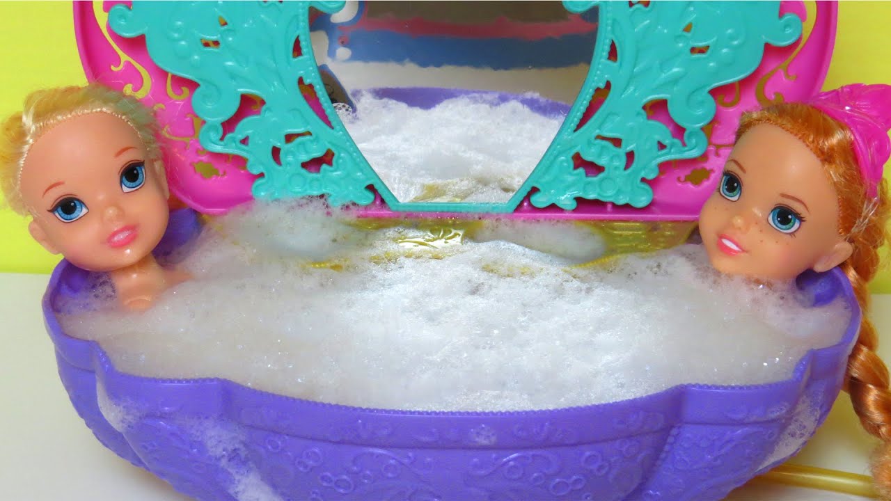 Elsa & Anna toddlers - bath time - Shopkins