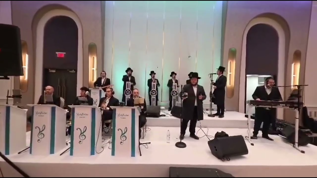 לוי פאלקוביץ עם מקהלת שירה ותזמורת של יואלי פישר