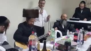 ''ממקומך'' (הידוע מר' שלמה קרליבך) בביצוע חיים גנץ באירוע משפחתי מלווה ע''י הר' יום טוב גלזר.