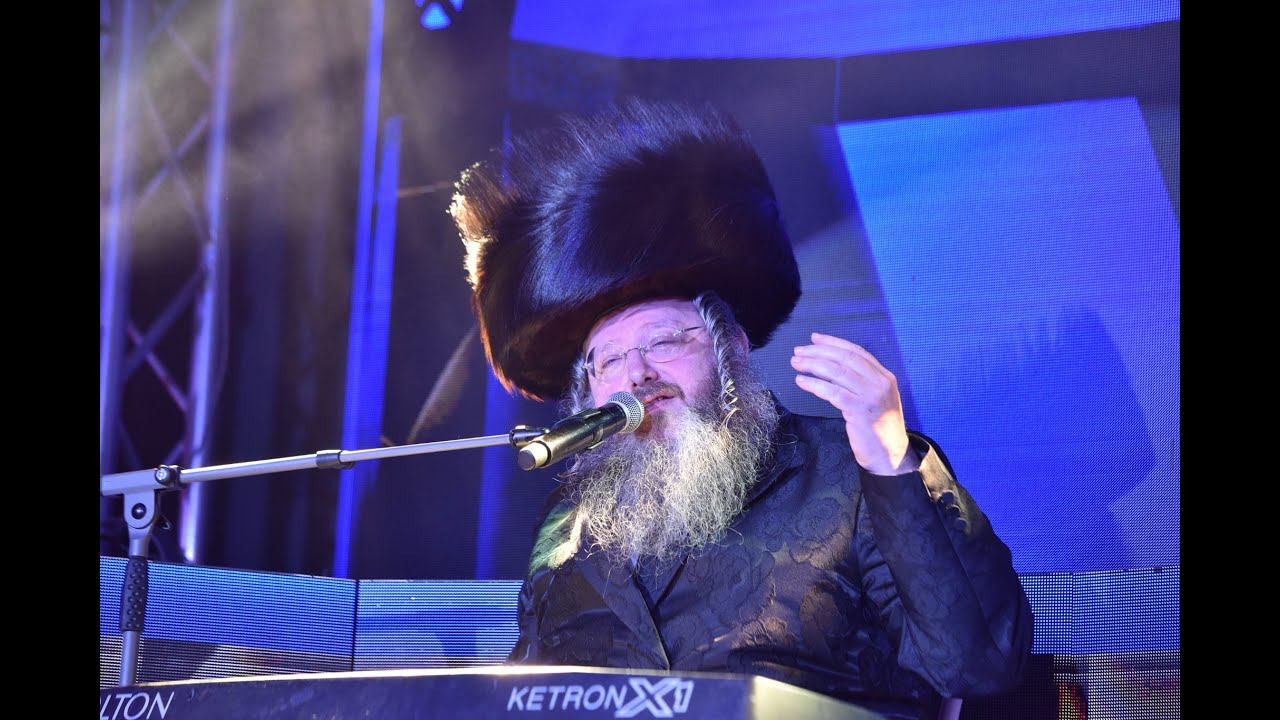 מאיר אדלר בתוכנית אומנותית קיימו וקבלו מיט א ברען בביתר עילית, הפקה: טיפ הפקות אירועים