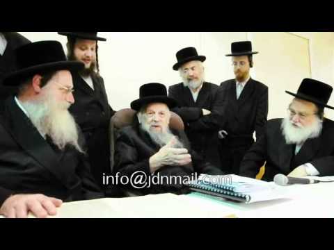 Seret Visnitz Rebbe Tests Rabbinical Students & Blows Kisses To Children - Adar 5771
