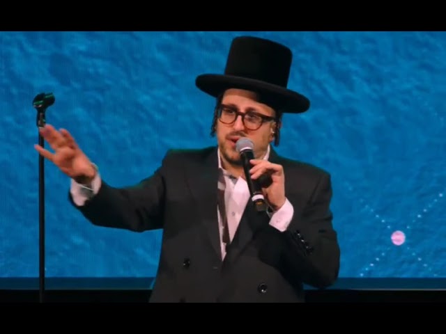Lipa Schmeltzer Making An Announcement About A New Music Album At ATime Shasaton Event.