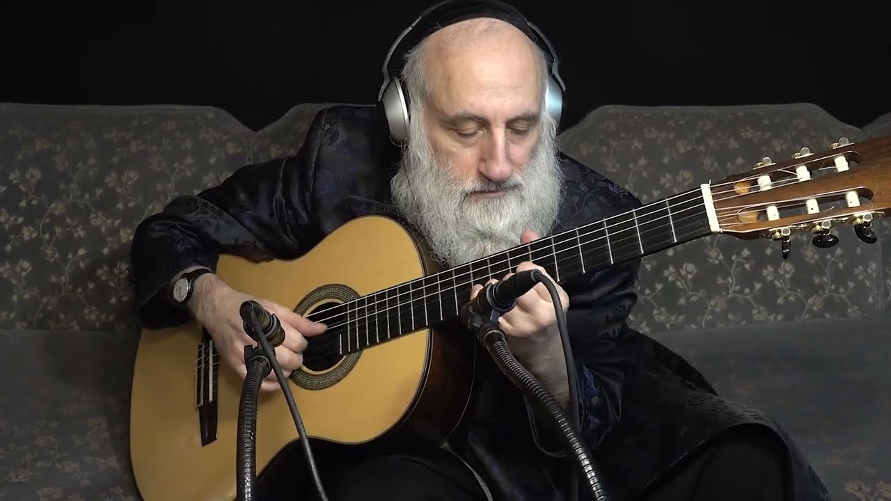 "Far Dir",  Composed by Chezkie Weisz. Guitar cover by  the Kumzitzer Rebbe, Rabbi Yaakov Kranz