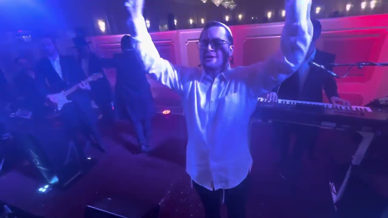 Sruly green & lipa schmelzer & yonasan Weinberger on keys  fire 🔥 second dance