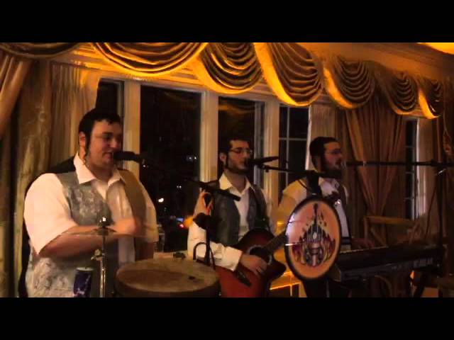 Tikkun Chatzos בכל צער וצער by motty illowitz