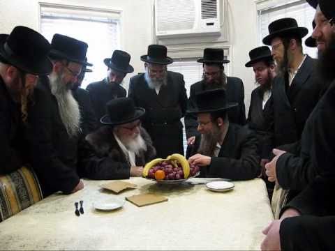 Skverer Rebbe visits Kosover Rebbe