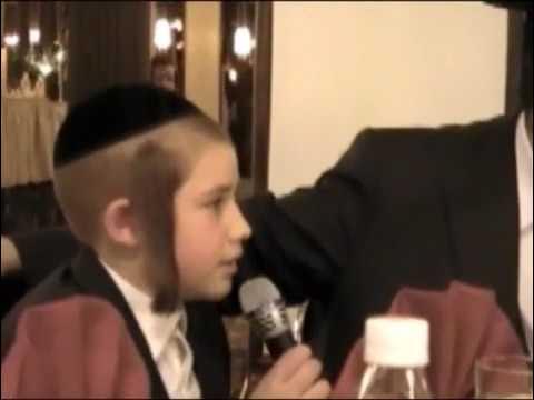 Avrumi berko sings whan he was a child with the old mezamrim choir