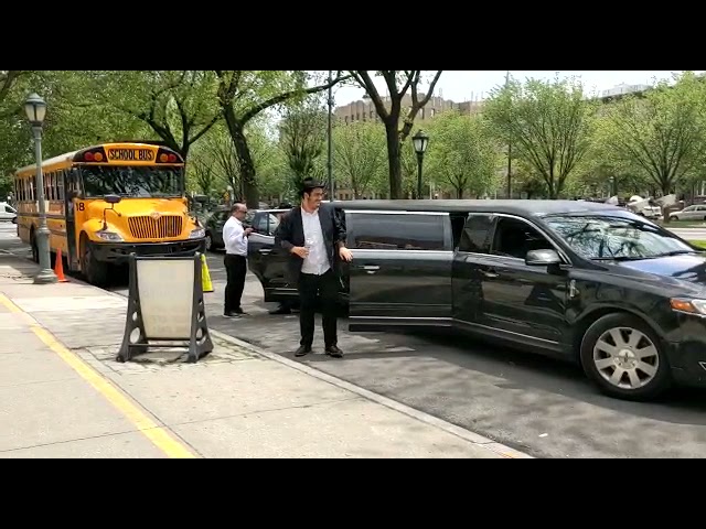 Students Celebrate Reb Avrohom's 50th Year at Oholei Torah