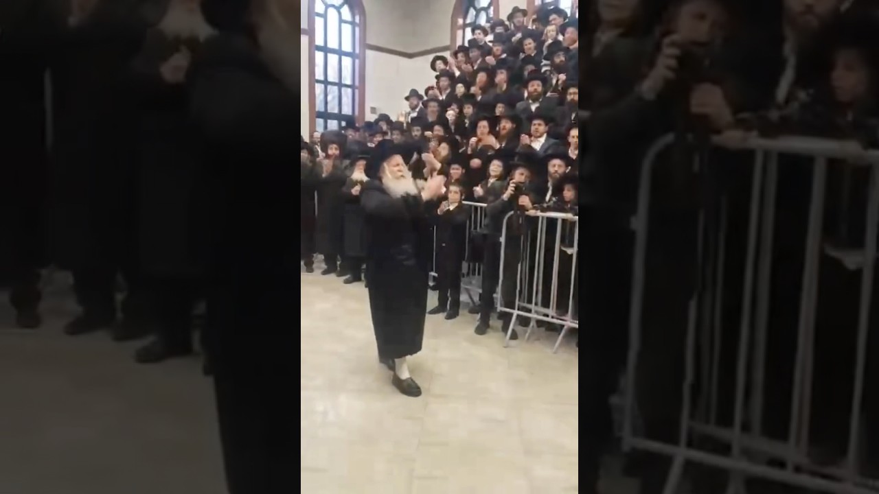 Bobov Rebbe Dances At Hachnosas Sefer Torah | האדמו”ר מבאבוב בריקוד במעמד הכנסת ספר תורה